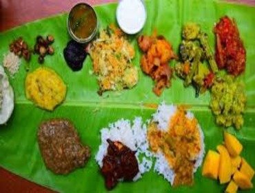 Full Tamil Nadu wedding meal laid out on a banana leaf