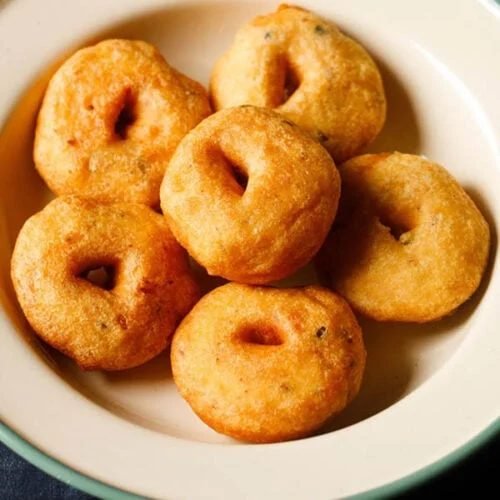 Plate of medu vada prepared for a traditional Brahmin function