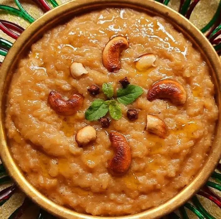 Sakkarai pongal topped with cashews, a temple style festive sweet