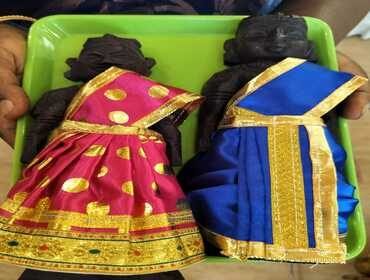 Pattu pavadai and traditional dolls presented in a seer varisai tray